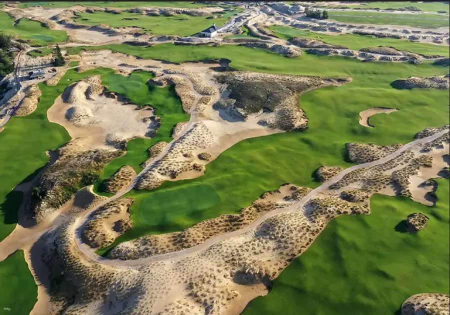 Exterior of Hoiana Golf Shores Club, showcasing the club's elegant clubhouse set against a backdrop of lush golf fairways, modern architecture, and scenic landscapes, providing a premier golfing experience.