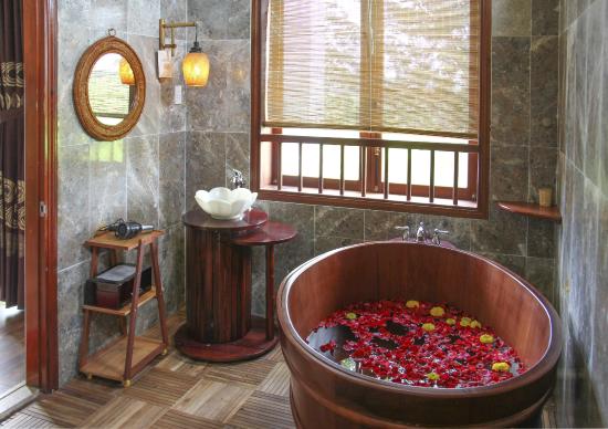 A treatment room at Na Spa Escape in Hoi An, featuring a minimalist design and calming natural elements