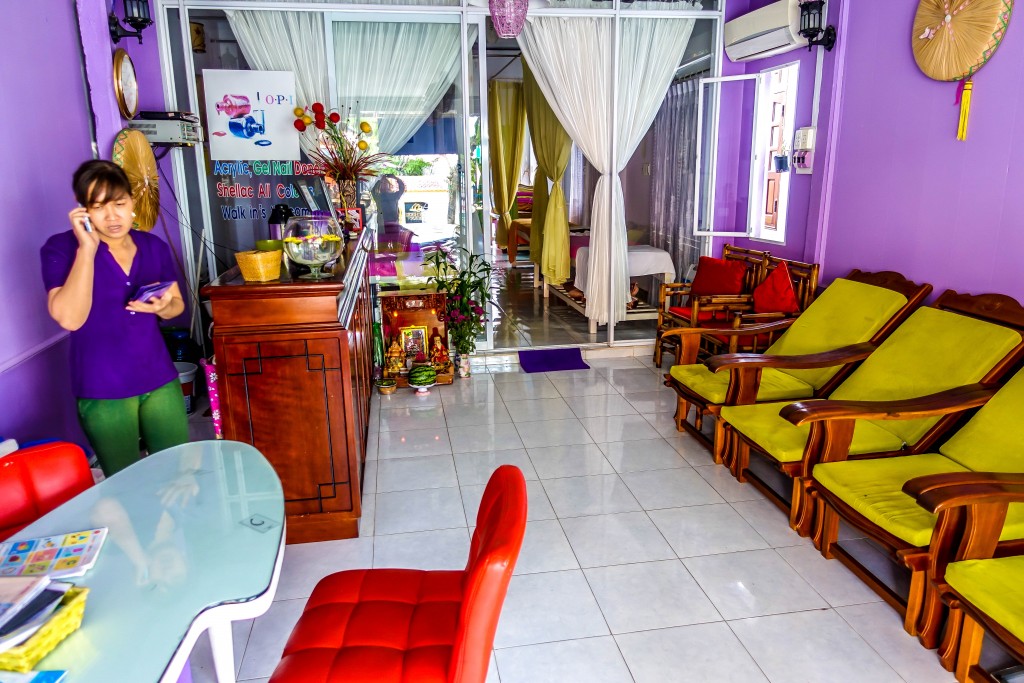 A cozy treatment room at Phuoc Lavender Spa in Hoi An, with lavender accents and a soothing atmosphere.