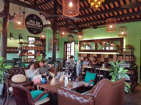 Một quán cafe chuyên về cà phê rang xay, nổi bật với hương vị thơm nồng tại Hội An