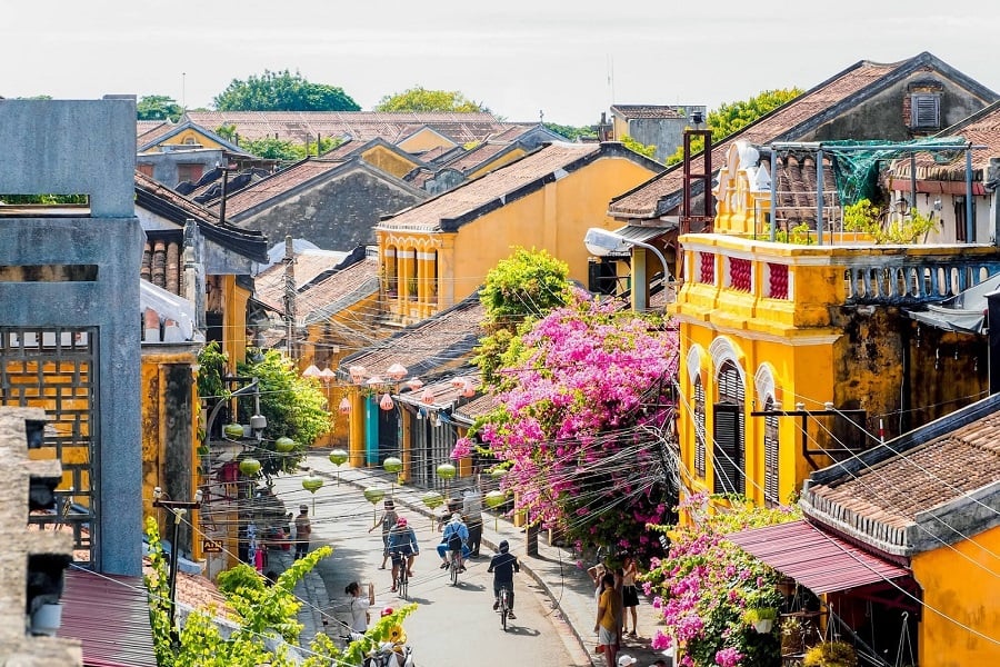 會安古城，保存完好的歷史建築和古老街道，充滿文化底蘊