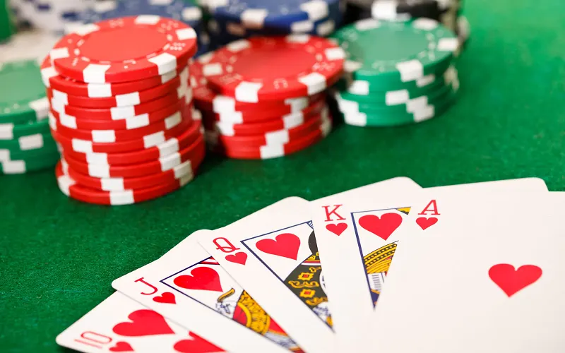 Luật chơi poker chi tiết, hướng dẫn cách chơi poker cơ bản và quy tắc trong các ván đấu poker.