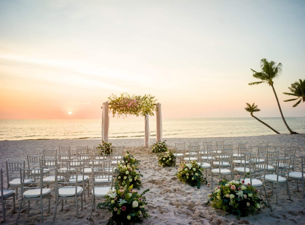 An oceanfront wedding venue at Phu Quoc InterContinental Long Beach Resort with sunset views.