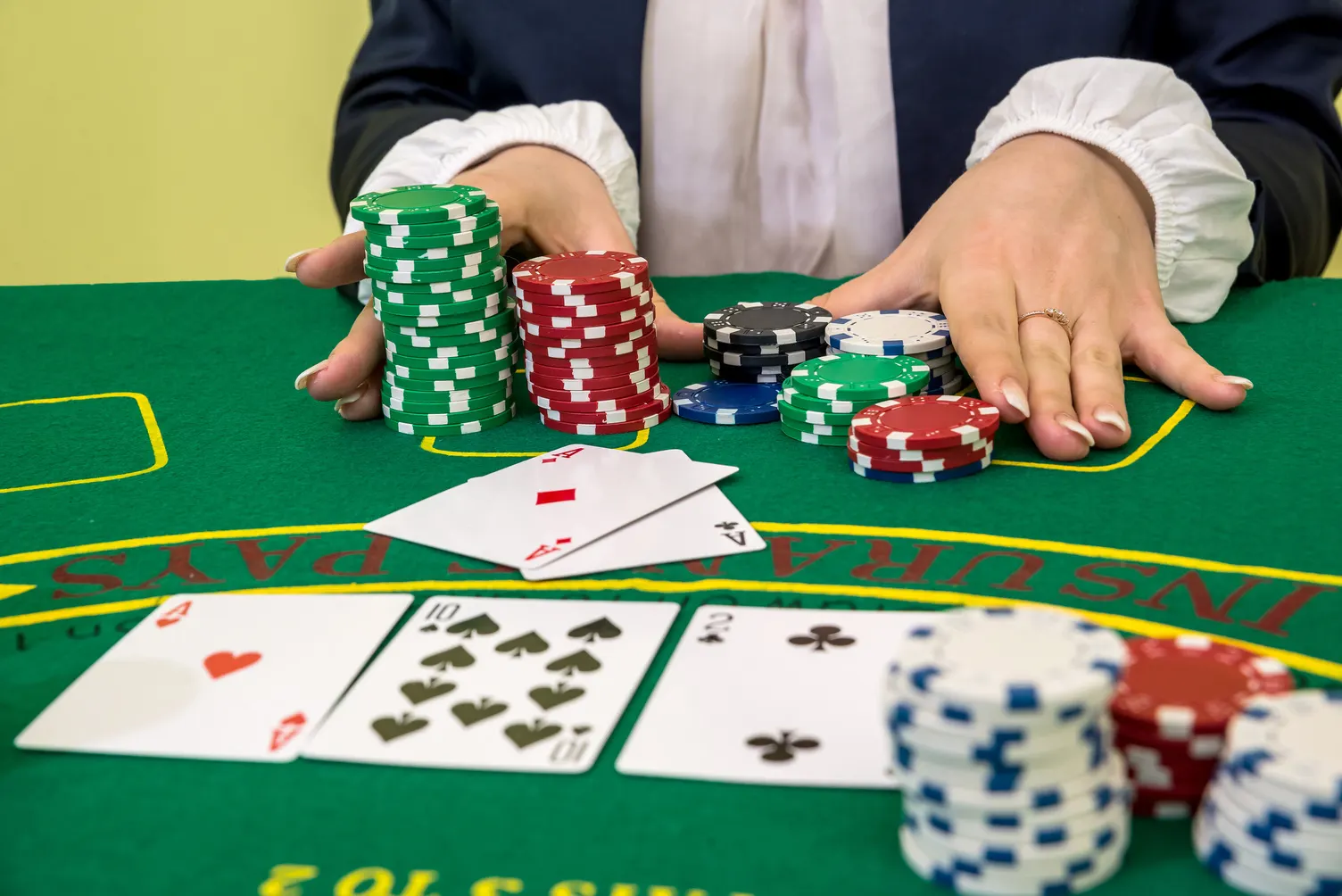 Luật chơi baccarat - Quy tắc cơ bản và cách chơi trò baccara