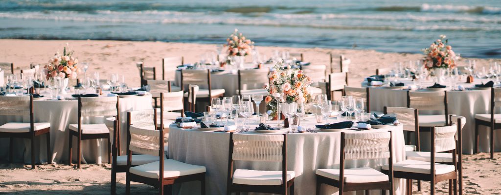 A beach-themed wedding with decorations in blue and white, featuring seashells and starfish.