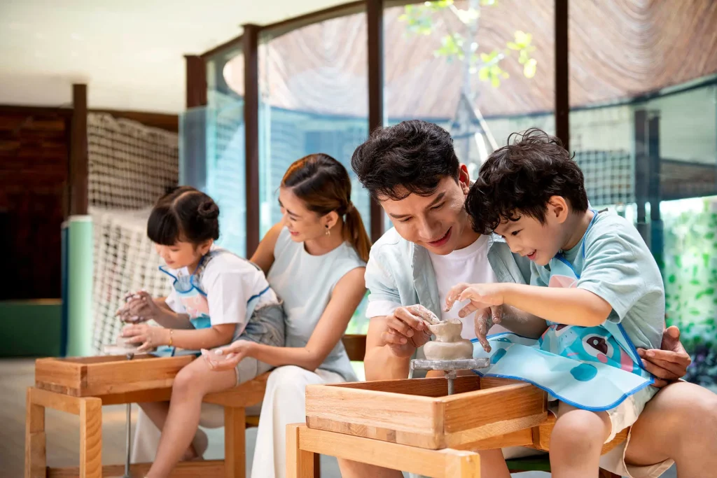 展示會安海灘度假村，臨近海灘的豪華住宿設施，擁有美麗的海景和休閒設施。