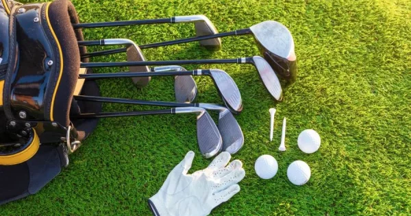 Image of a golf equipment shop in Vietnam, featuring a wide selection of golf clubs, bags, balls, and accessories neatly arranged on shelves and displays. Customers are browsing and trying out products in a modern, well-lit retail environment, catering to both amateur and professional golfers.