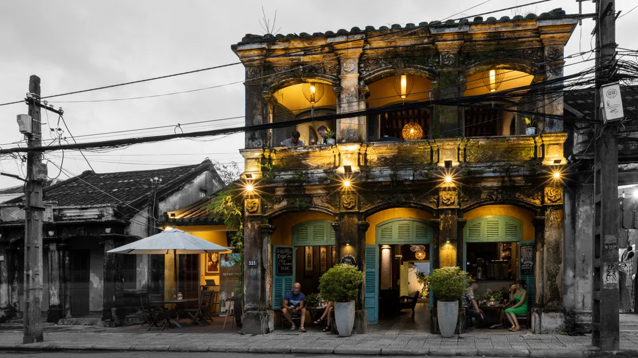 Traditional Vietnamese breakfast spread in Hoi An, featuring a variety of fresh ingredients like pho, banh mi, tropical fruits, and herbal teas, served in a charming local restaurant.