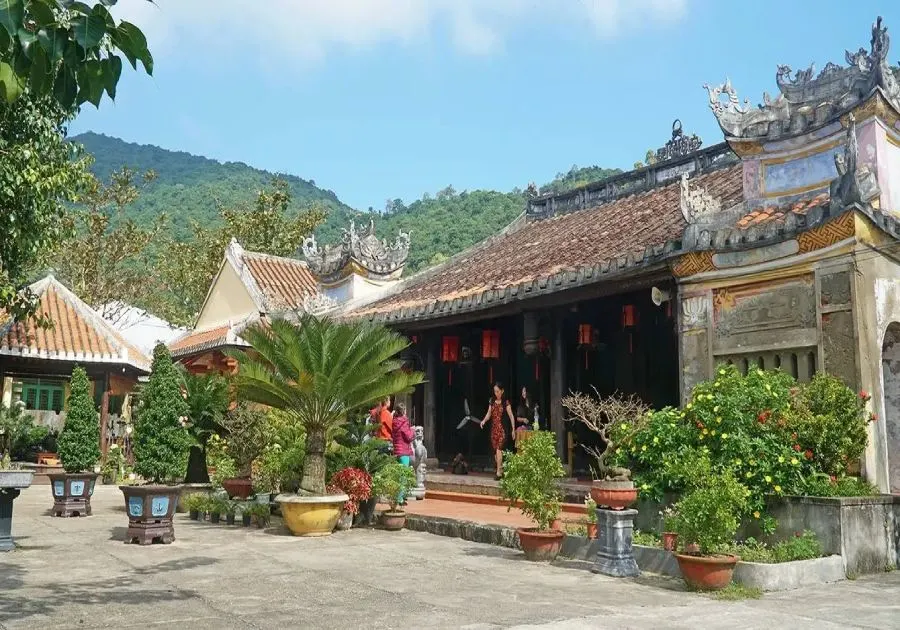 Scenic view of Cham Island, Hoi An, featuring lush greenery, crystal-clear waters, and a tranquil atmosphere perfect for relaxation and exploration.