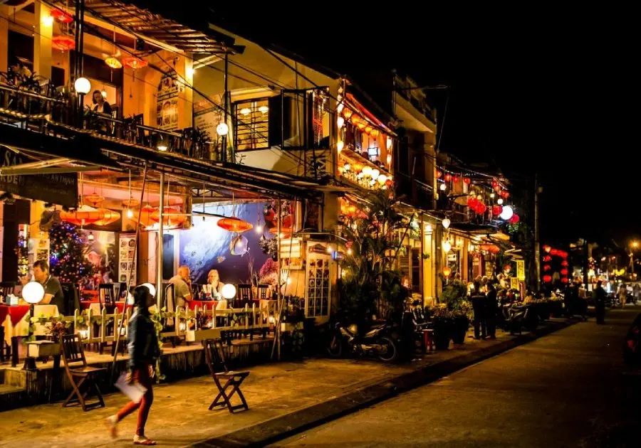 Shimmering lanterns illuminate the bustling Hoi An Night Market, offering visitors a mix of handmade goods and delicious Vietnamese delicacies.