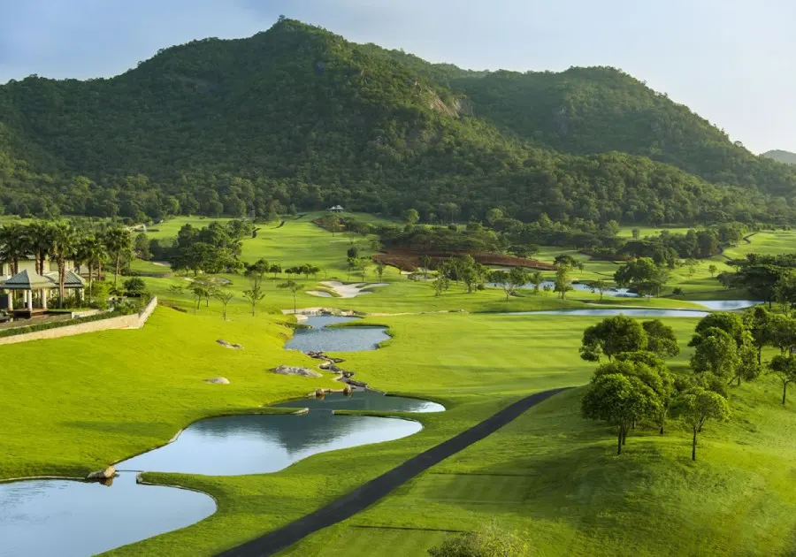 Discover the best golf courses in Asia, offering stunning landscapes, world-class facilities, and unforgettable golfing experiences.