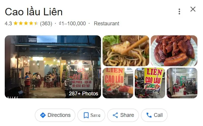 一張會安街頭高樓小吃攤的照片,攤位前擺滿豬肉、香草與酥脆米餅,老闆正在現做一碗熱騰騰的高樓麵,吸引食客排隊等候