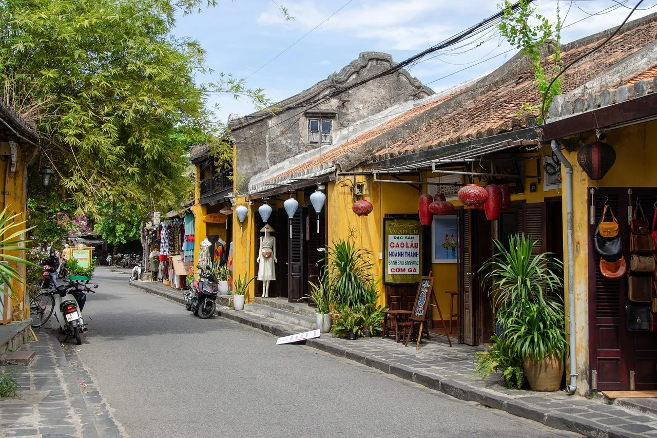 Hoi An Shopping Guide: Best Places to Buy Tailored Clothes, Handicrafts & Souvenirs