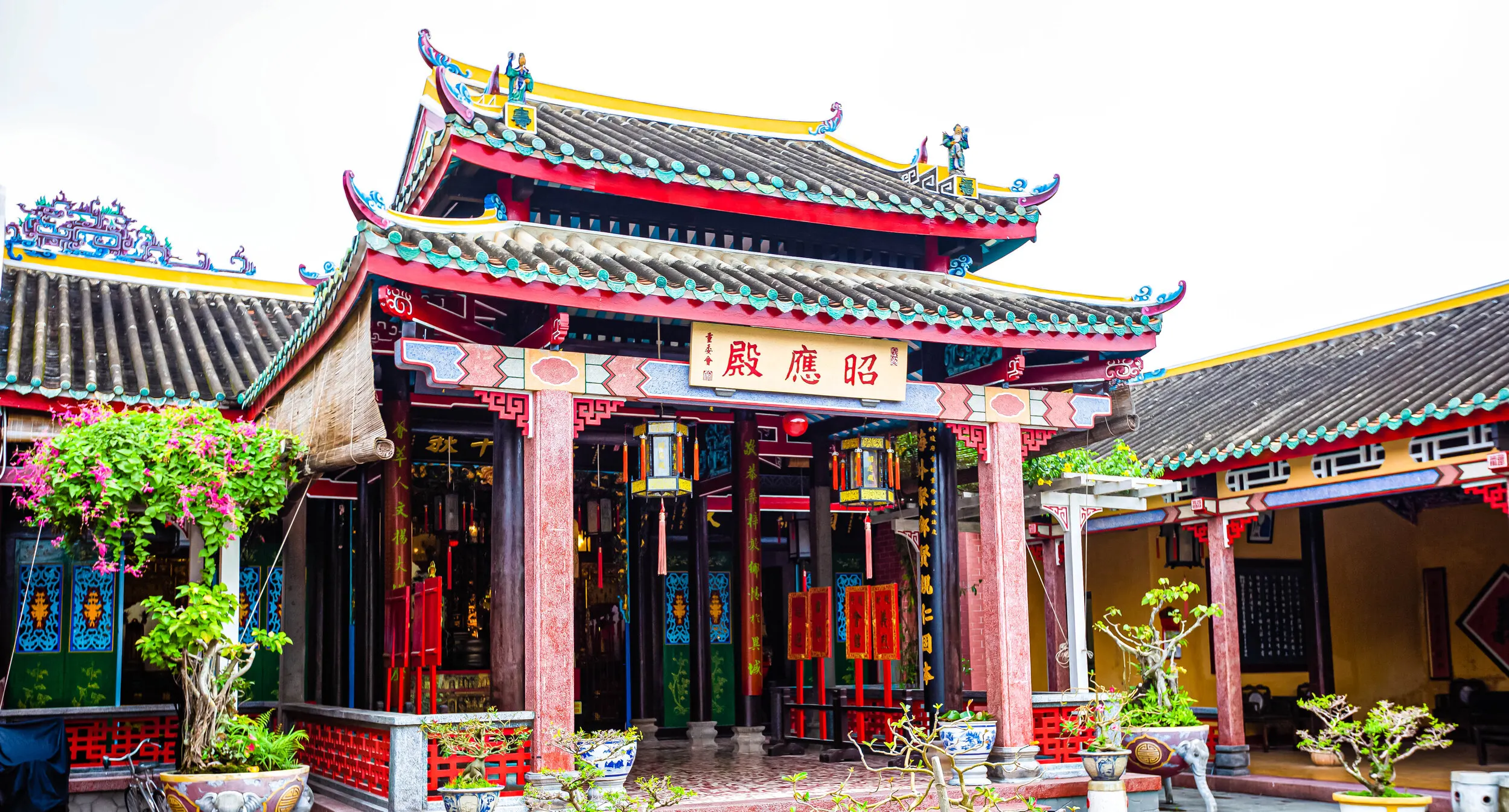 Hoi An Assembly Hall, a historical and cultural site in Hoi An, Vietnam, known for its beautiful architecture and vibrant history, offering visitors a glimpse into the town's rich heritage.