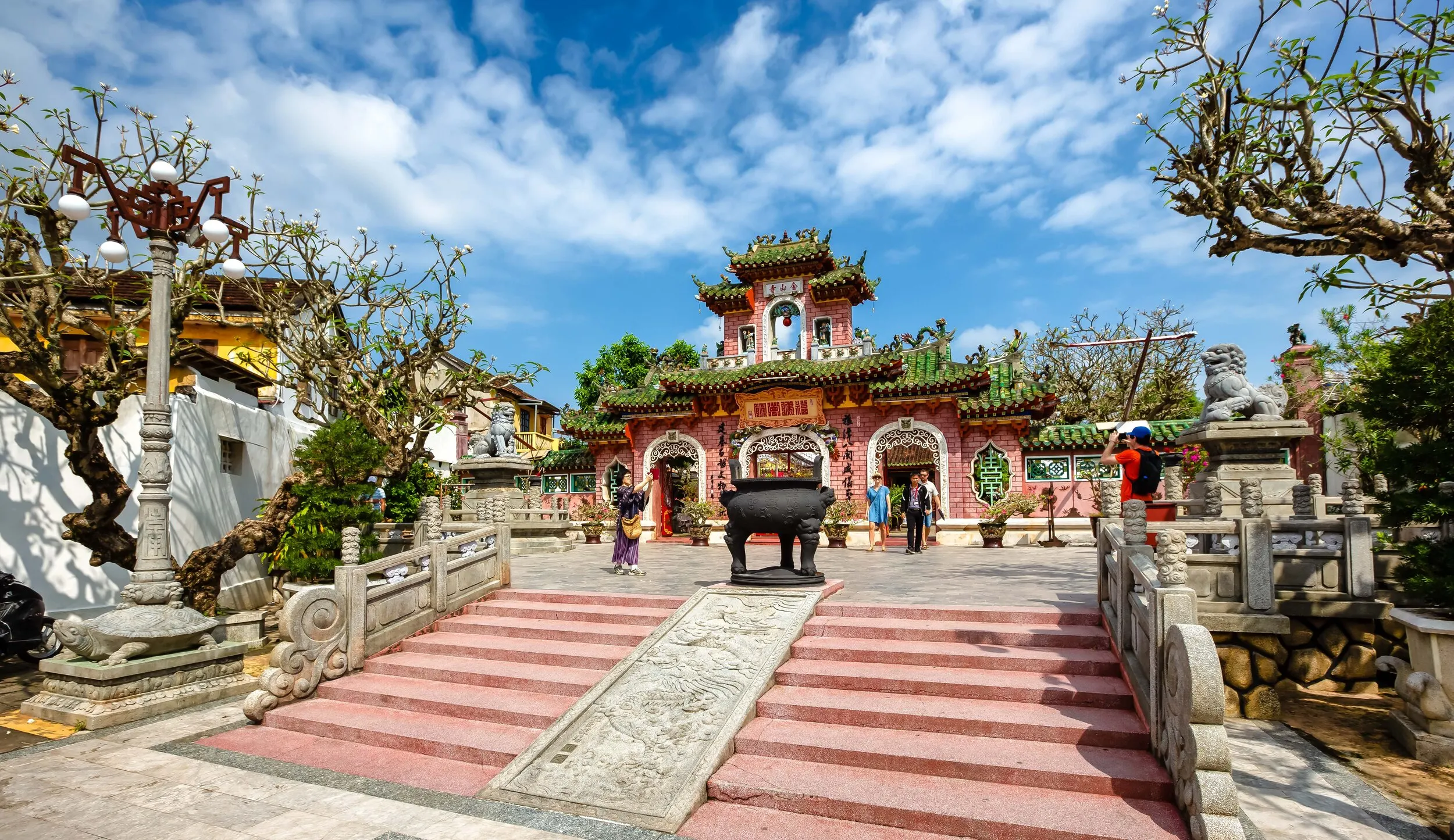 Hoi An Assembly Hall, a historical and cultural site in Hoi An, Vietnam, known for its beautiful architecture and vibrant history, offering visitors a glimpse into the town's rich heritage.