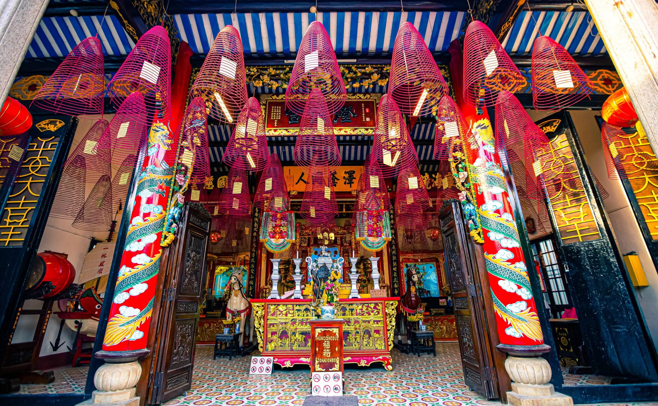 Hoi An Assembly Hall, a historical and cultural site in Hoi An, Vietnam, known for its beautiful architecture and vibrant history, offering visitors a glimpse into the town's rich heritage.