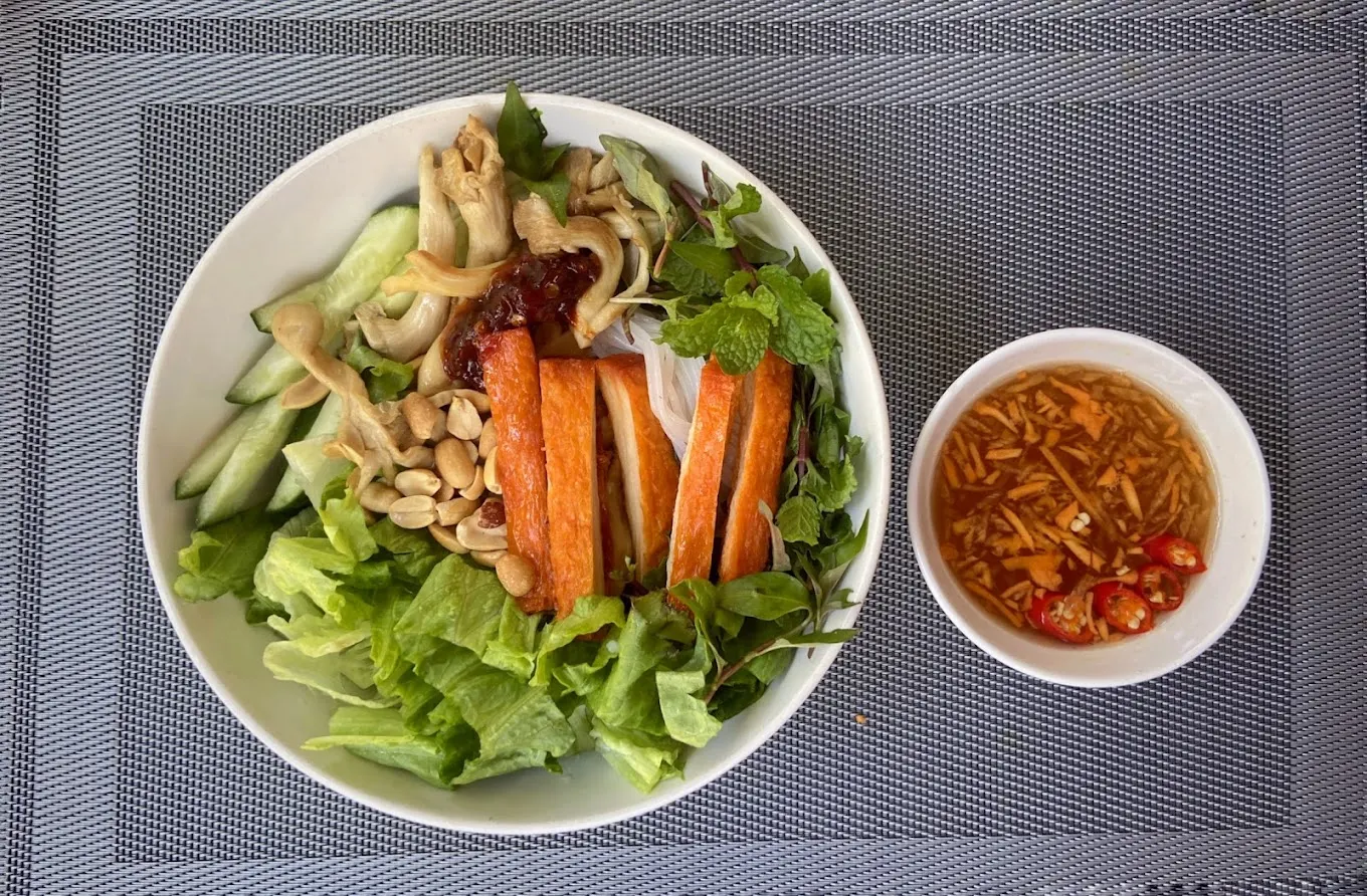 호이안 채식 레스토랑: 신선한 유기농 재료로 만든 맛있는 비건 요리를 제공하는 호이안 채식 레스토랑에서 건강하고 균형 잡힌 식사를 즐겨보세요.