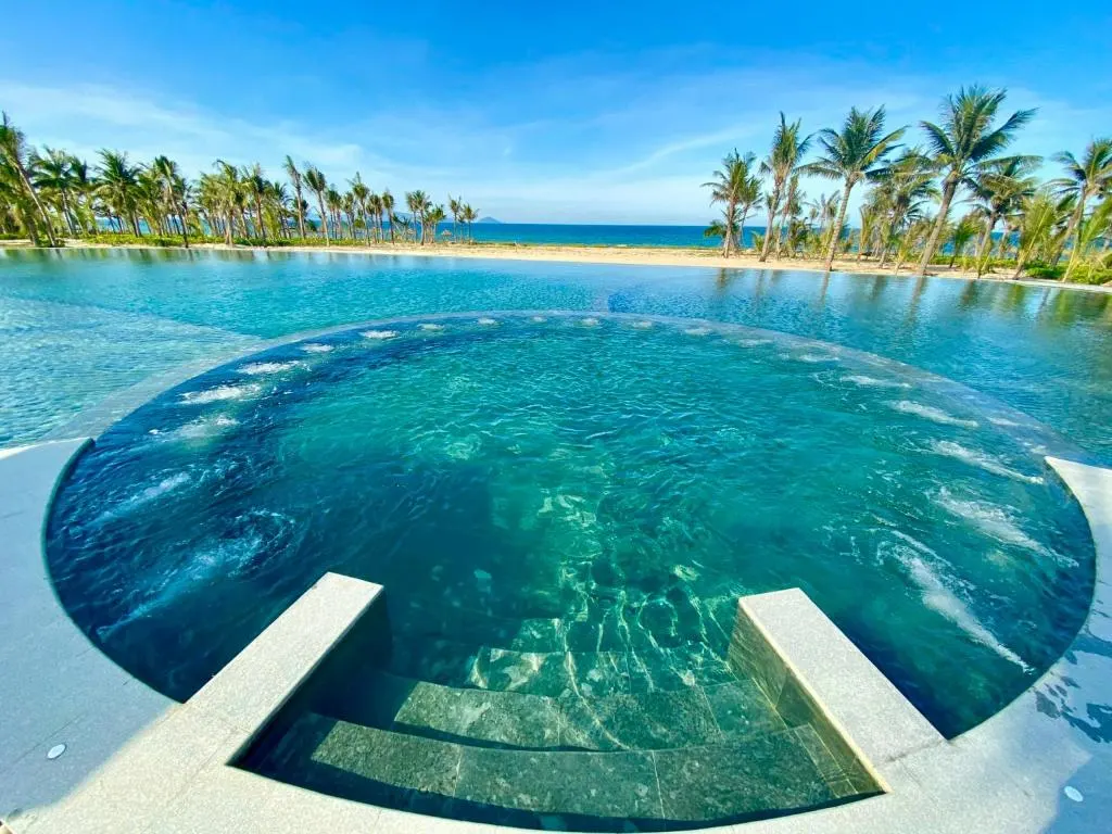 resort with infinity pool in hoi an