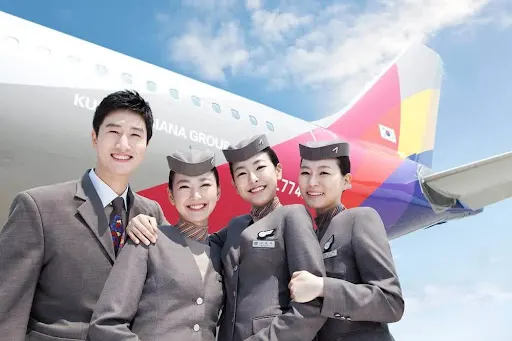 "한국에서 호이안으로 가는 여행 경로를 설명한 인포그래픽, 인천에서 다낭까지 직항 후 차량으로 호이안 이동 표시."