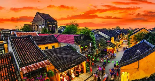 "Charming view of Hoi An in September, with lanterns swaying gently, clear skies, and a calm atmosphere as the town transitions into early autumn."